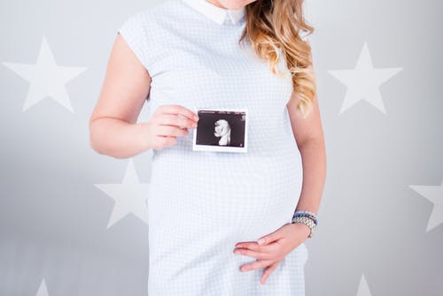Těhotenská móda musí být praktická a pohodlná – Co by měly nastávající maminky nosit? 